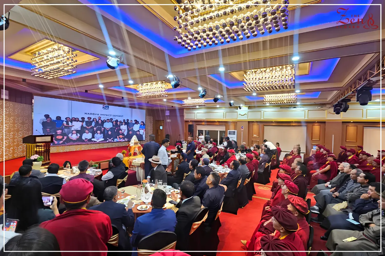 Grand Ballroom — Gala Dinner Round Table Arrangement